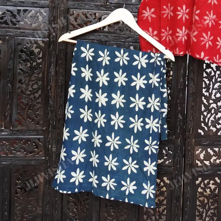 Buy Red & Green Floral Print Short Kurti Set Online