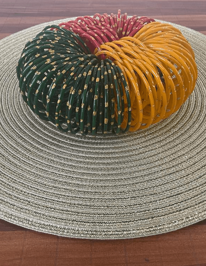 Handcrafted glass bangles in red and green color