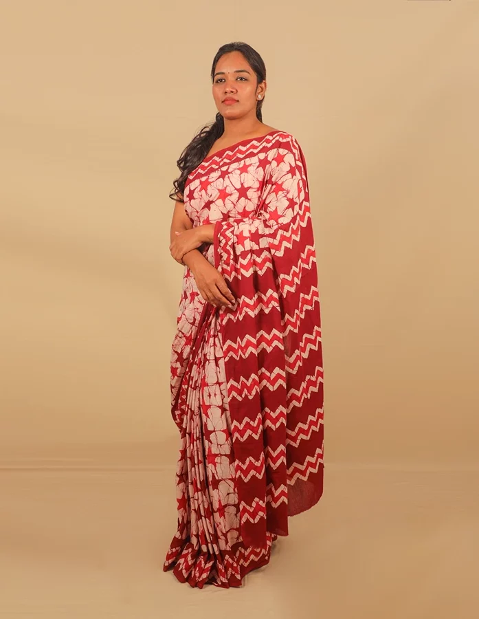 Red Cotton Saree with Hand Block Printed Star design with Blouse Piece