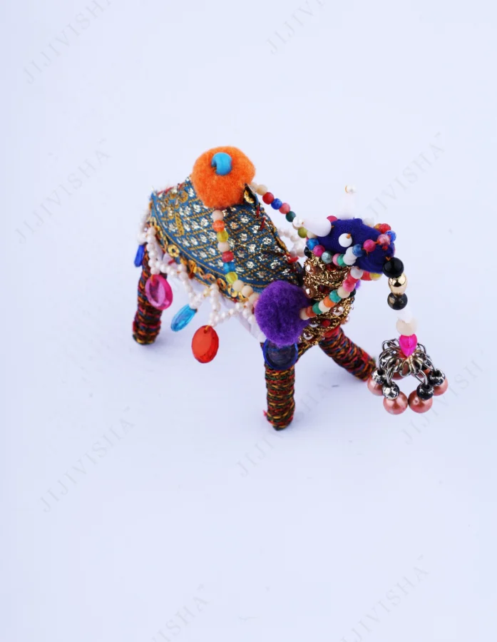 Saharan Oasis Threaded Camel Décor