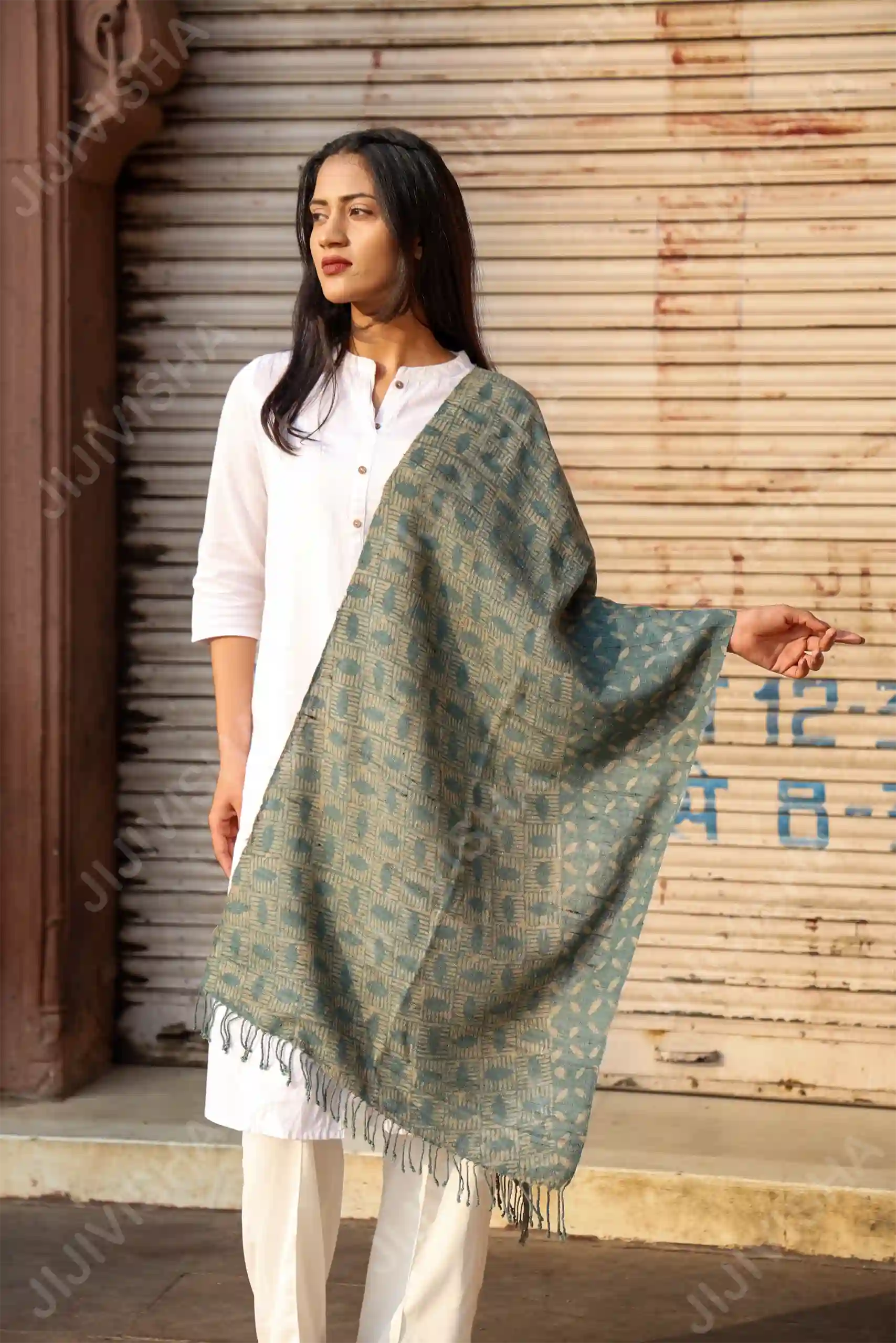 JVWAPSW029_1 Buy Verdant Oval Ajrakh Ghicha Stole online