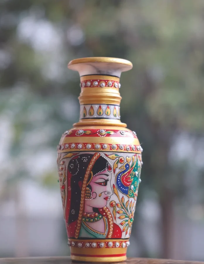 Mable Vase With Meenakari Work