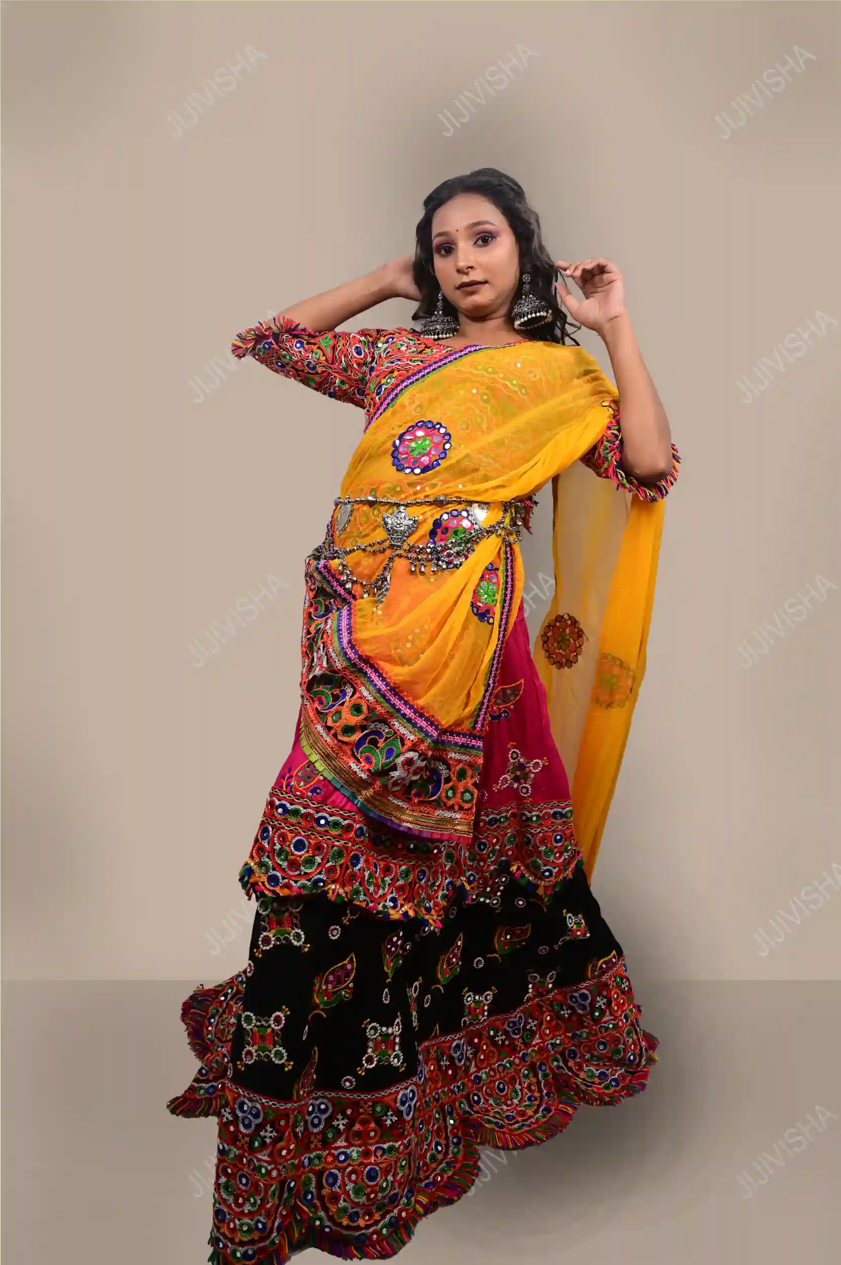 JVWAPLG010_1 Buy Tradition Meets Contemporary Elegance