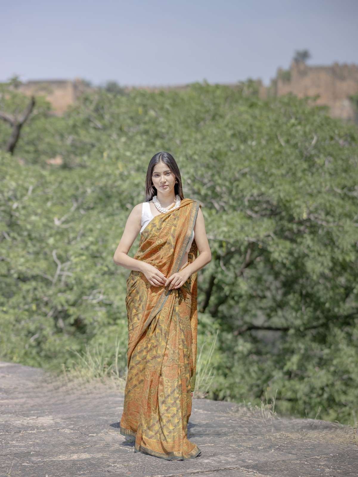 Mogra Mélange Mulberry Silk Saree In Ajrakh
