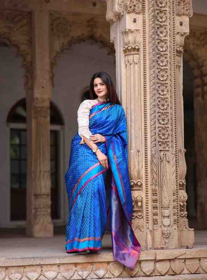 Timeless Elegance and Luxury: Jamawar Banarasi Silk Saree