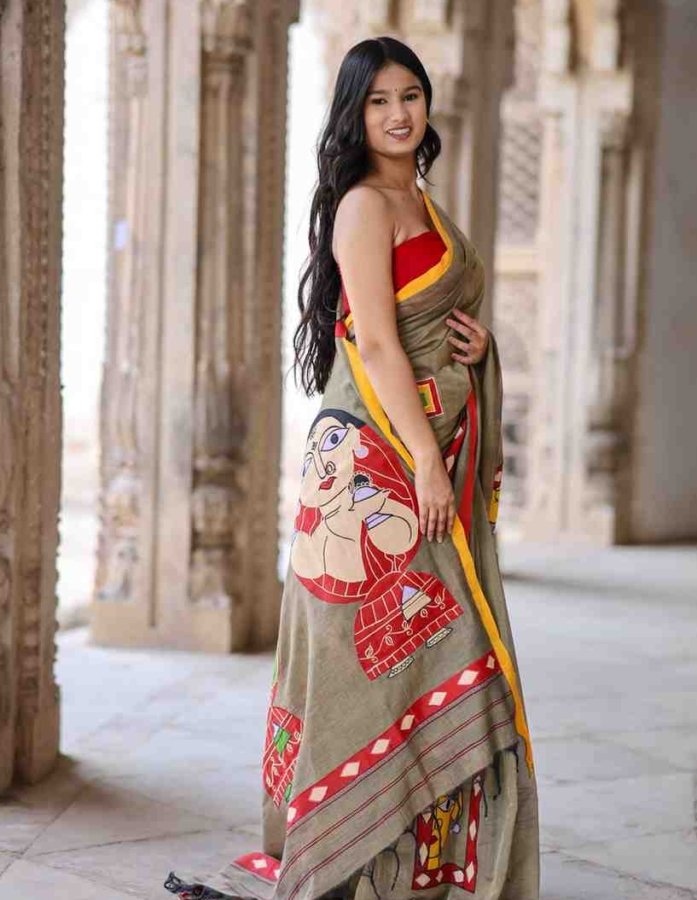 Timeless Craftsmanship: Mehndi Green Cotton Saree with Applique Work