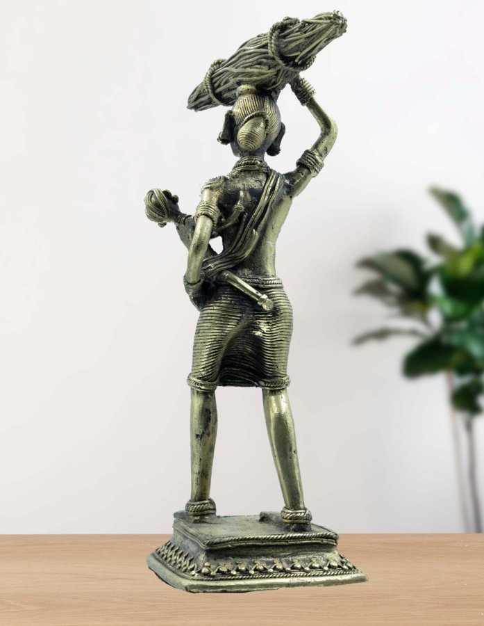 Sarvsiddhi Handmade Showpiece – Working Mother with Baby in Hand - Gallery Image