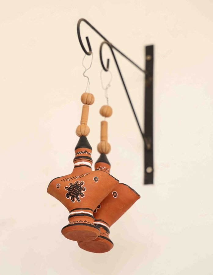 Kutch Handpainted Terracotta Traditional Diya Set With Artistic Detailing - Gallery Image