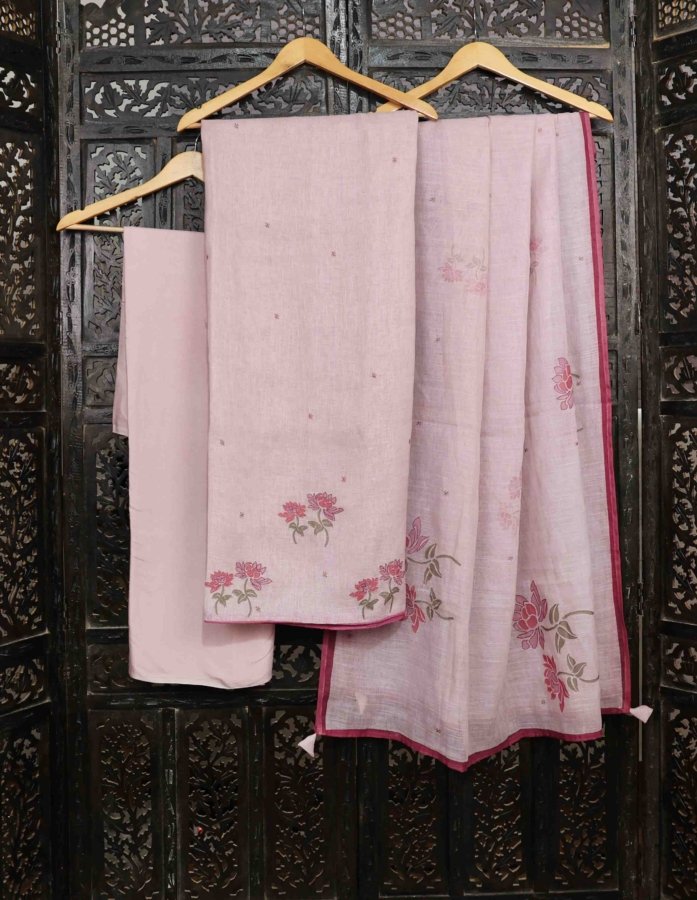 An Elegant Kurta Set In luxurious linen Fabric