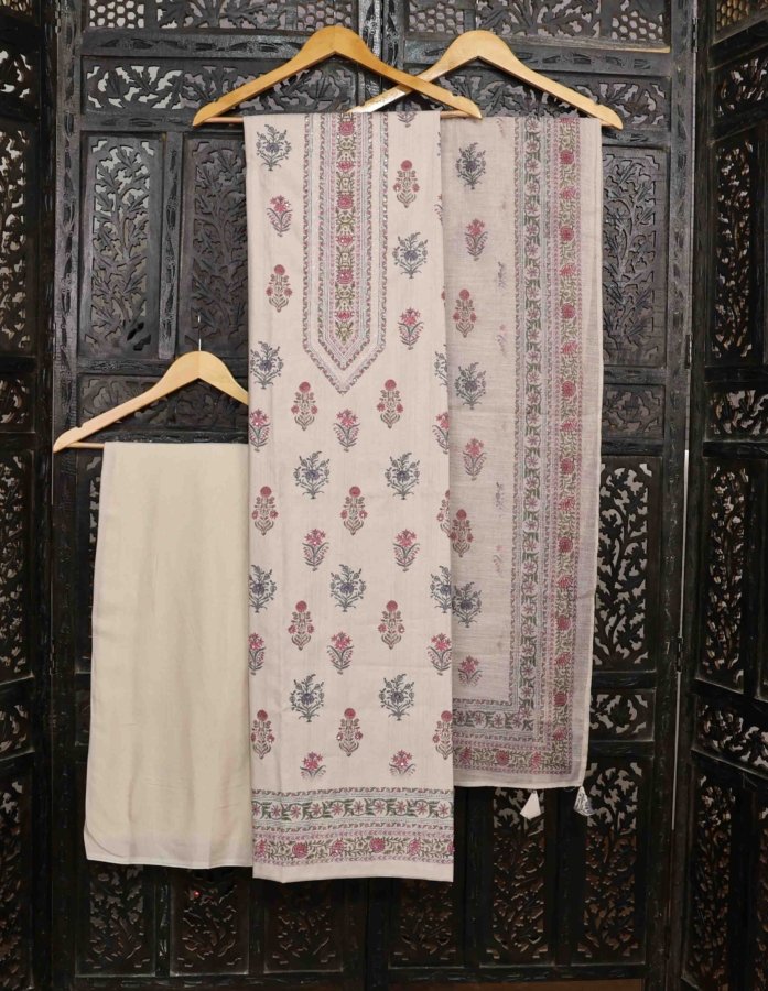 Sophisticated Natural Shade Kurta Set crafted From Cotton Fabric